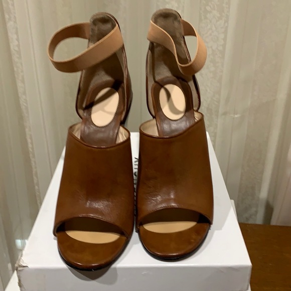 Rare gorgeous Givenchy heels - Picture 6 of 7